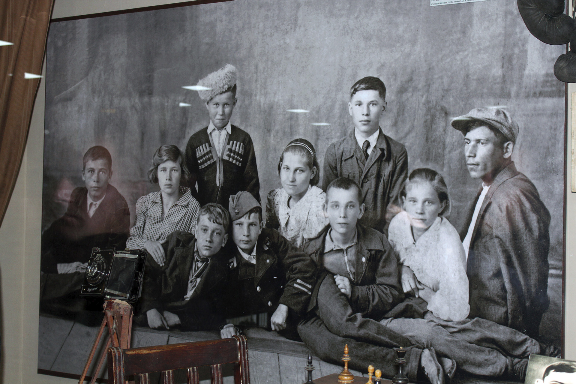 Подпольная антифашистская организация молодая. Молодая гвардия. Краснодон 1942 молодая гвардия. Экскурсия музей Краснодона молодогвардейцы.