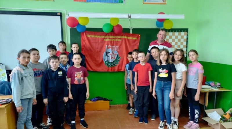 Ветераны Бураевского района провели урок мужества в школьном лагере