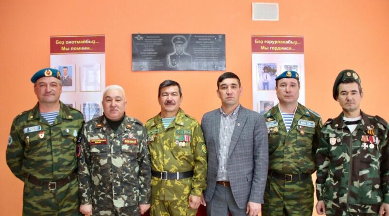 В Баймаке открыта мемориальная доска гвардии майору Игорю Волошкину