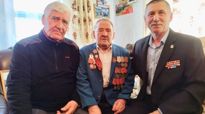 В Белебее фронтовика-танкиста Габдрауфа Гареева поздравили с 98-летием
